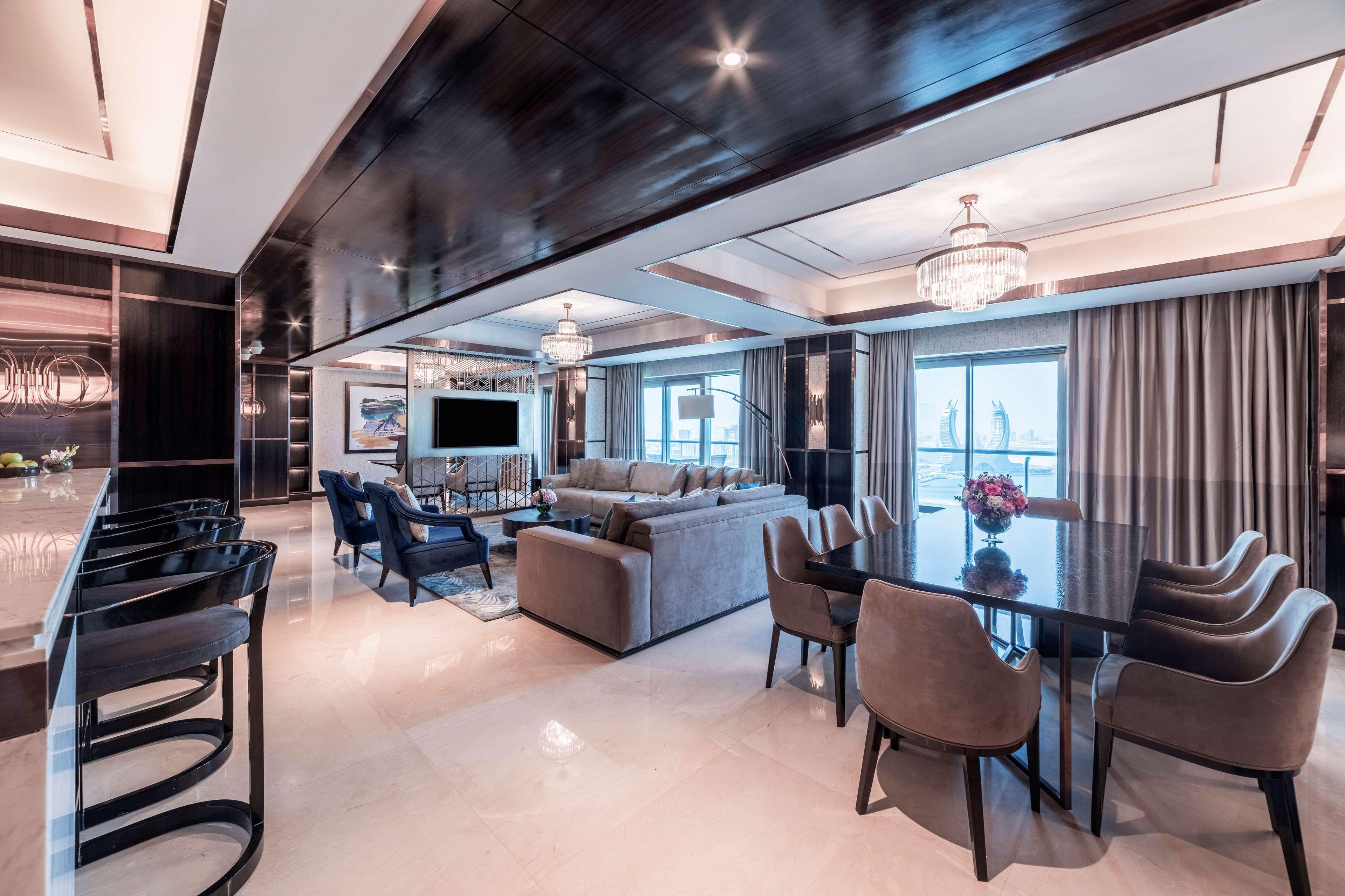 Hotel Hilton Doha The Pearl Zewnętrze zdjęcie The interior of a suite on board the World Navigator